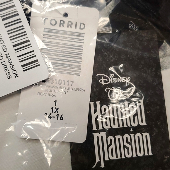 🎃NWT VINTAGE TORRID HAUNTED MANSION VELVET COLLAR DRESS - DISNEY HALLOWEEN - Picture 13 of 15